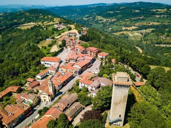 La Tana Dello Scoiattolo - Adults Only Bed and Breakfast Murazzano  Buitenkant foto