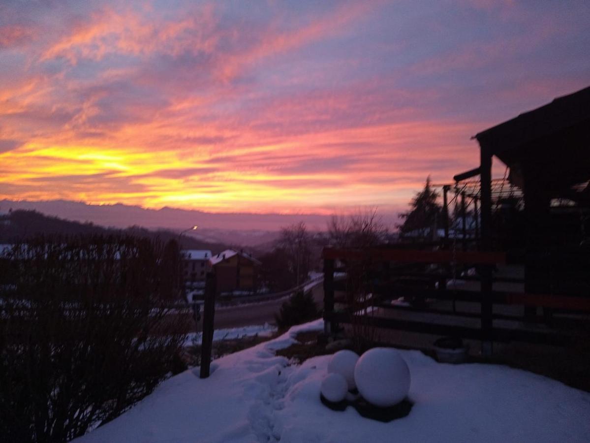 La Tana Dello Scoiattolo - Adults Only Bed and Breakfast Murazzano  Buitenkant foto