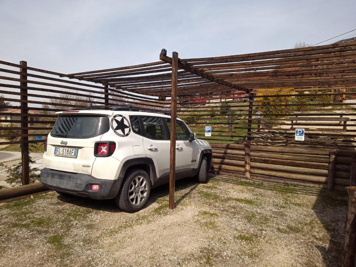 La Tana Dello Scoiattolo - Adults Only Bed and Breakfast Murazzano  Buitenkant foto