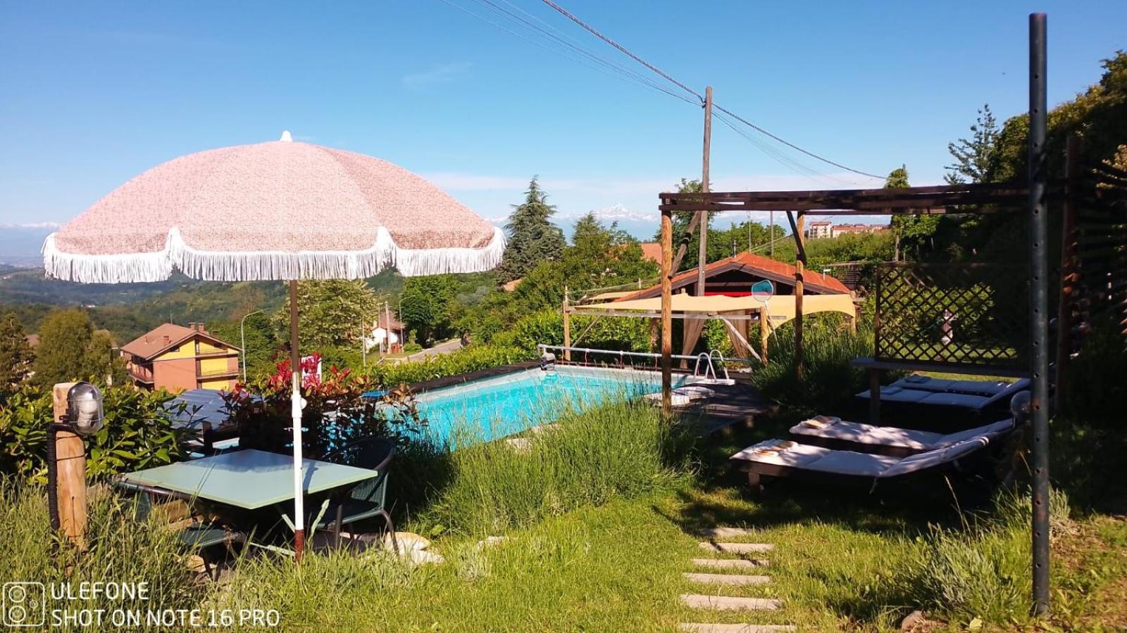 La Tana Dello Scoiattolo - Adults Only Bed and Breakfast Murazzano  Buitenkant foto